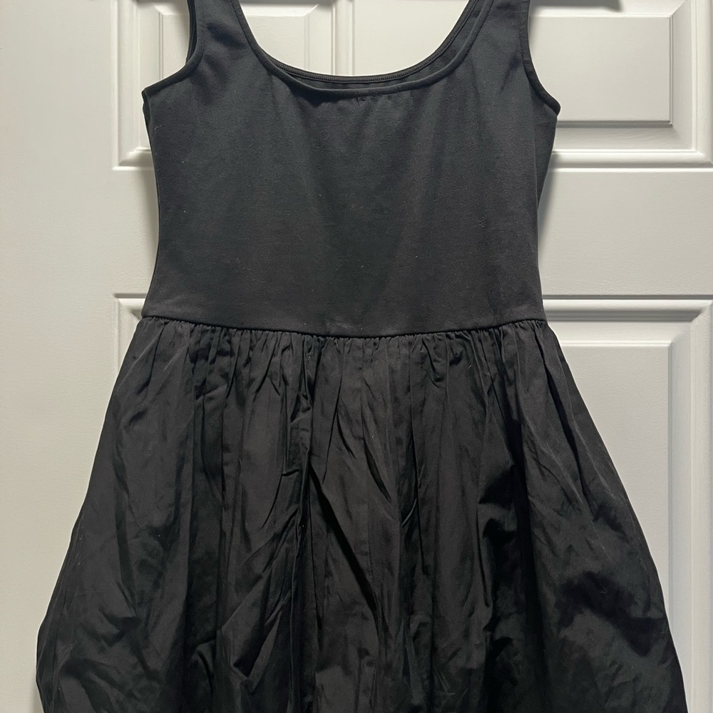 Chic and Stylish AKIRA Black Formal Dress